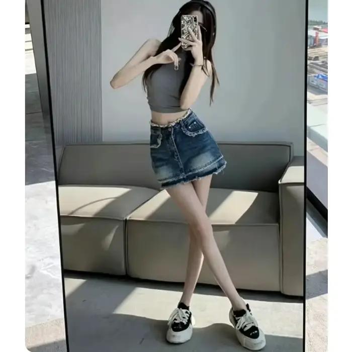 Jupe courte en jean vintage taille haute ourlet effiloché pour femmes style streetwear été tendance polyvalente trapèze ajustée originalité mini silhouette élégante