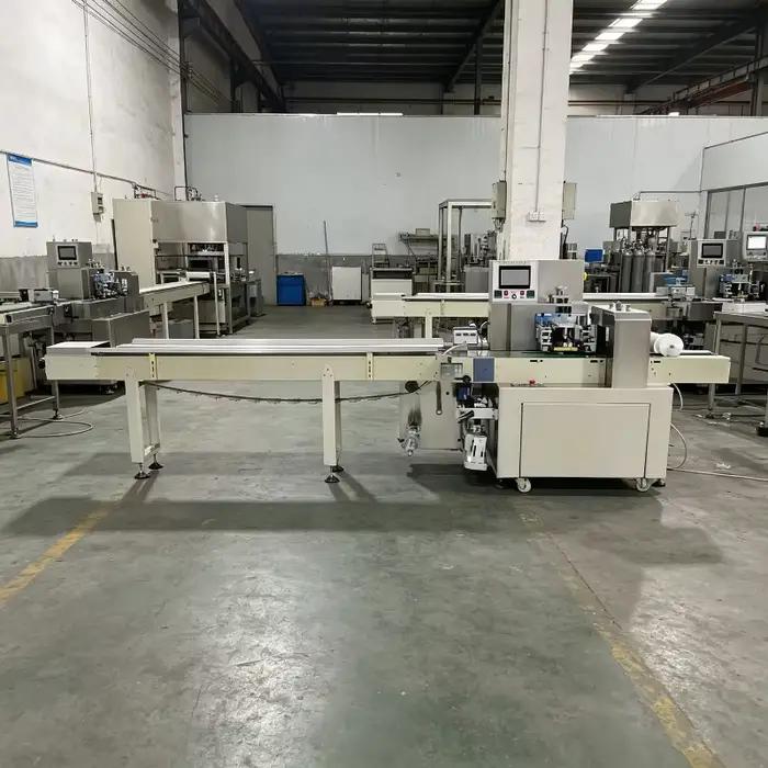 Machine d'emballage de légumes de qualité alimentaire, très demandée, pour poivrons longs, poivrons verts, poivrons en grappe, machine d'emballage en coussin, OME