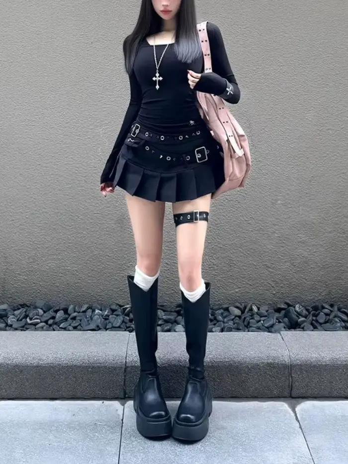 Mini jupe gothique noire à rivets pour femme