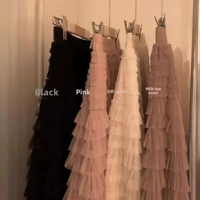 Jupe mi-longue noire en tulle pour femme