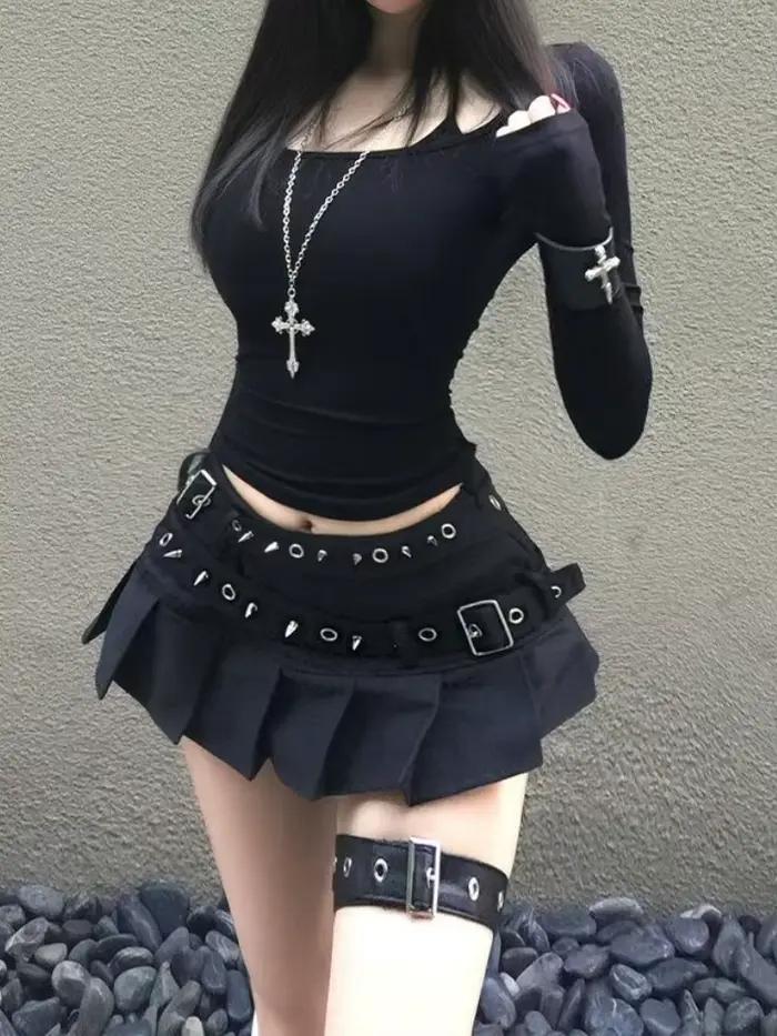 Mini jupe gothique noire à rivets pour femme