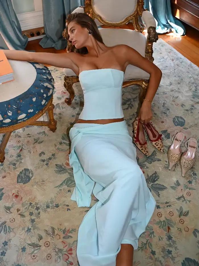 Ensemble assorti élégant pour femme : Haut bustier en maille