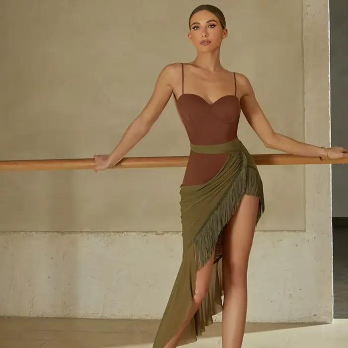 Robe de danse latine britannique: jupe d'entraînement en maille à ourlet irrégulier pour femme avec taille découpée à
