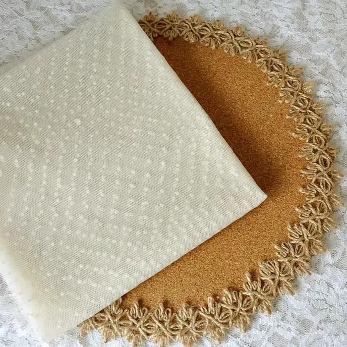 Tissu en tulle floqué à pois