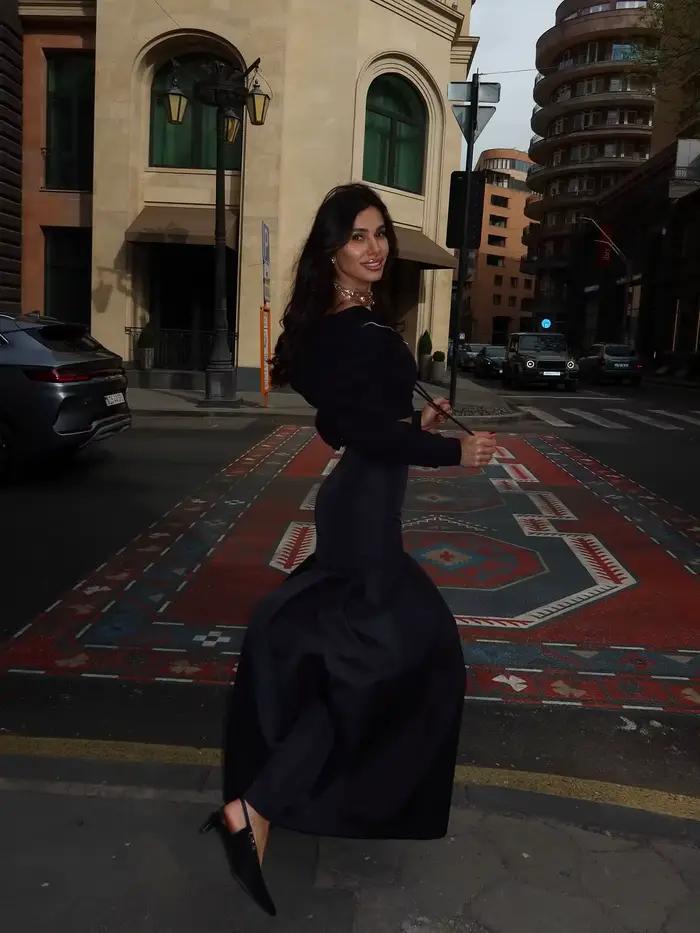Jupe sirène noire en satin pour femme