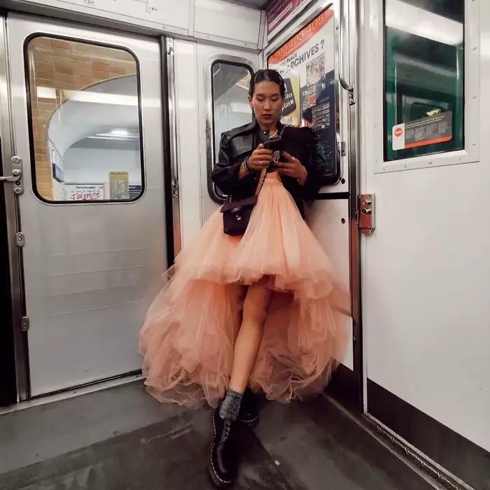 Jupe longue asymétrique rose poudré en tulle