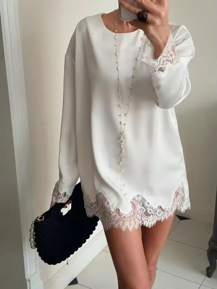 Robe Courte Bleue à Col Rond et Dentelle