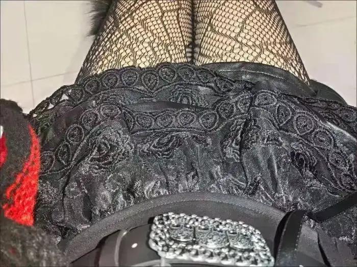 Mini jupe noire pour femme avec ceinture