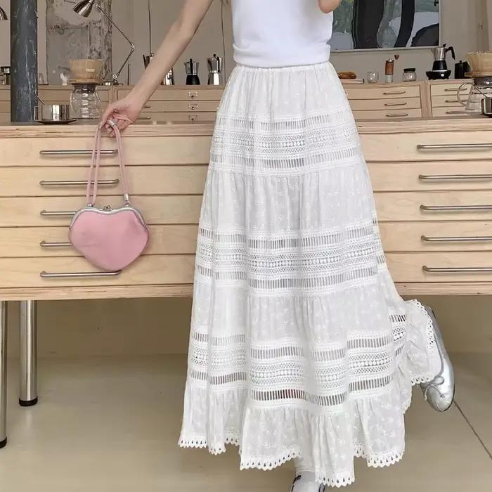 Jupe longue maxi brodée à œillets et découpes en coton blanc semi-transparente fluide pour femme