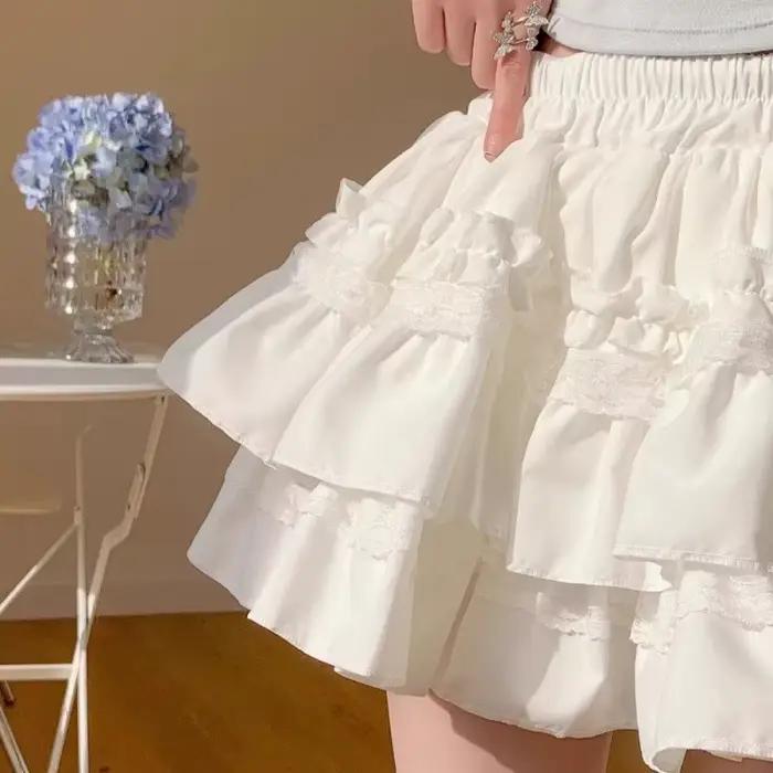 Jupe mini étagée blanche en dentelle