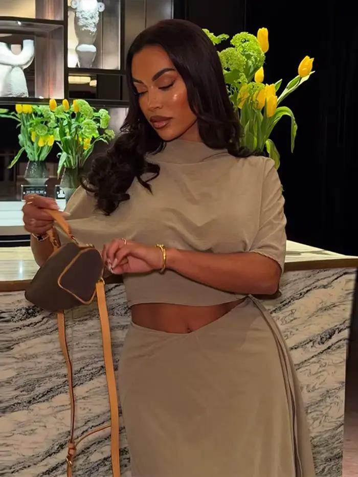 Ensemble élégant chemise asymétrique et jupe pour femme – Chemises unies à manches courtes col rond et jupes longues taille haute – Collection été 2026 tendance