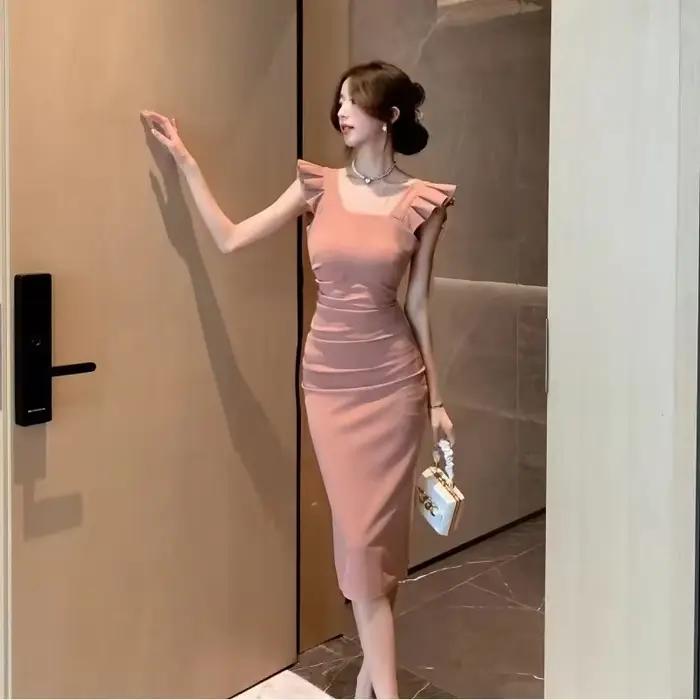 Robe d'été pour femme à fines bretelles, style français, nouvelle collection, coupe ajustée, mini-robe tendance, longueur genou, taille ample