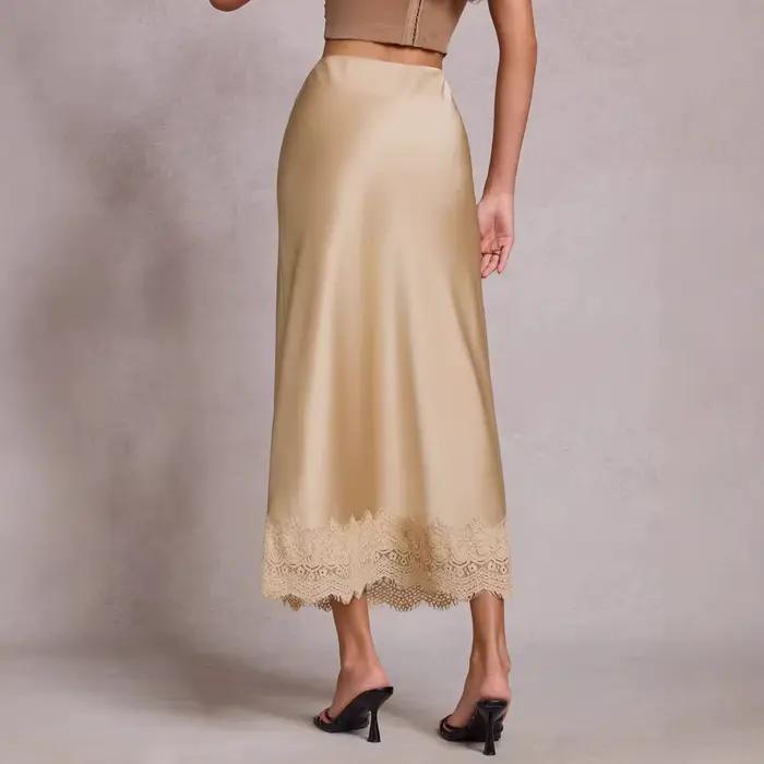 Jupe en satin et dentelle 2026