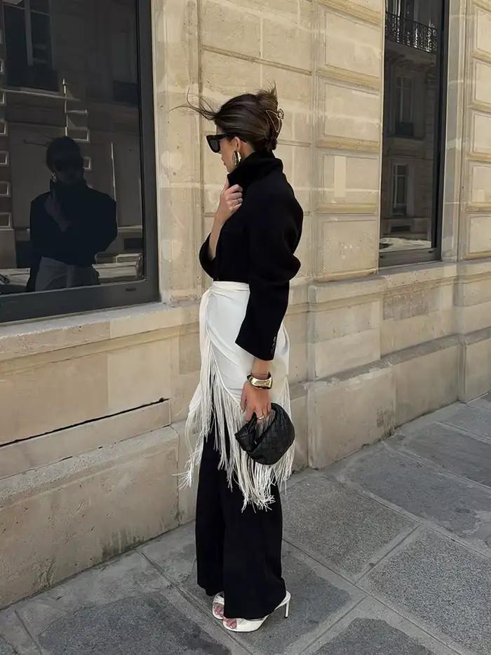 Jupe courte beige à franges