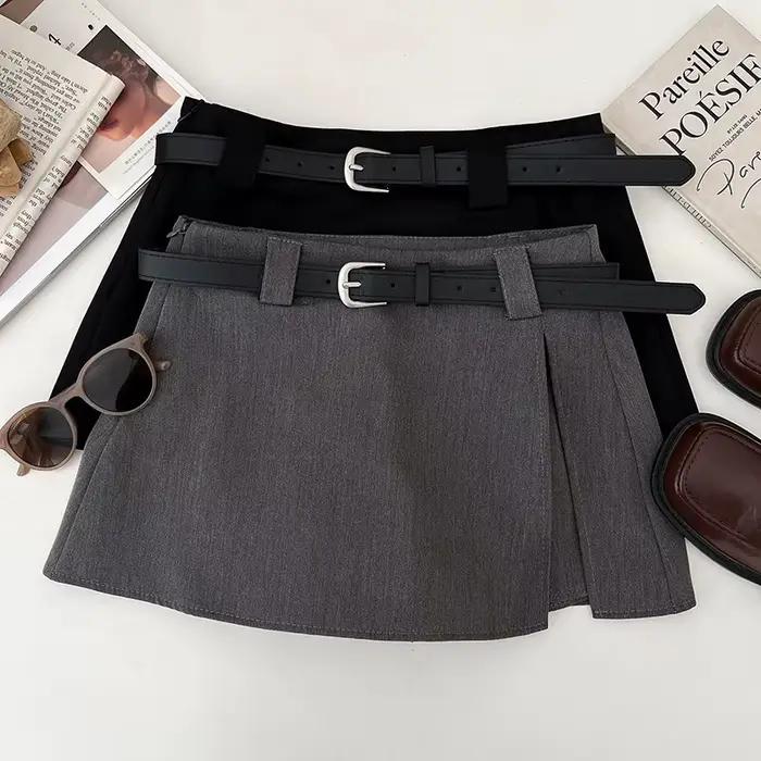Mini-jupe taille basse avec fente latérale