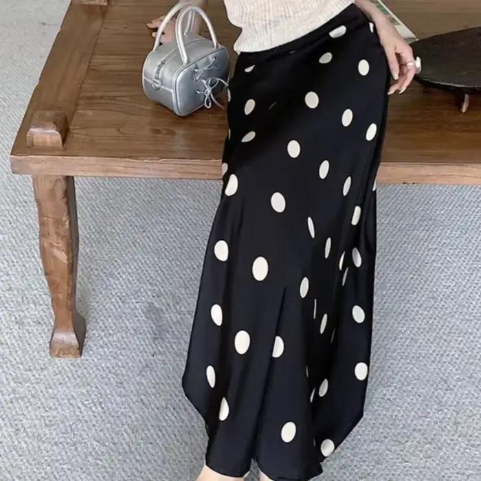 Jupe trapèze longue en satin pour femme