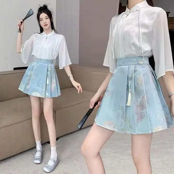 Jupe plissée taille haute en satin jacquard style chinois