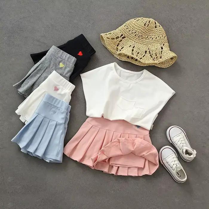 Jupe plissée pour filles, imprimé cœur, mignonne, douce, couleur unie, vêtements d'extérieur pour enfants, jupe courte Simple et décontractée avec pantalon de sécurité