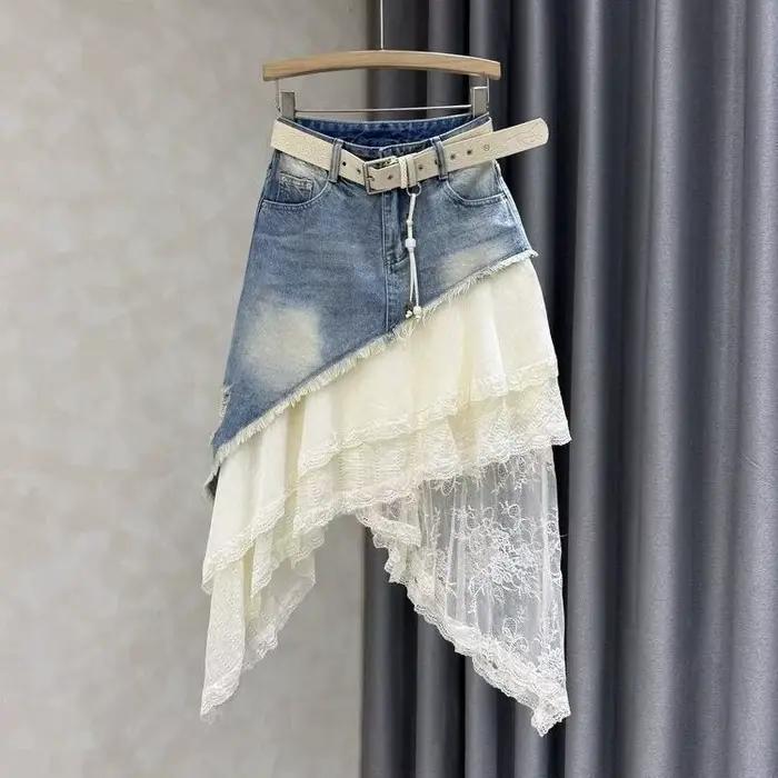 Jupe en jean à empiècements en dentelle pour femme, coupe haute, style tendance, longueur mini, polyester, plis décoratifs, ajustement confortable, occasions spéciales