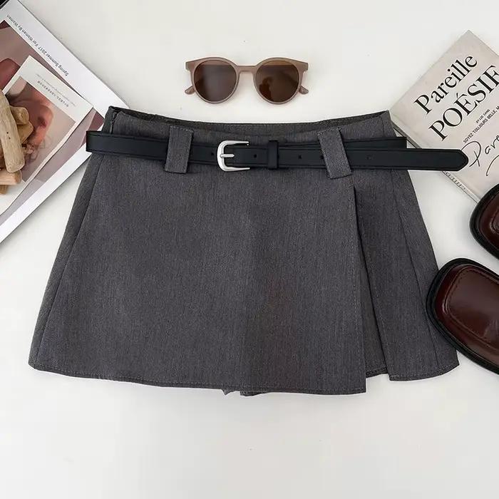 Mini-jupe taille basse avec fente latérale
