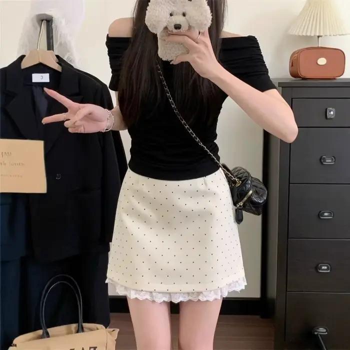 Mini-jupe élégante à taille haute à pois