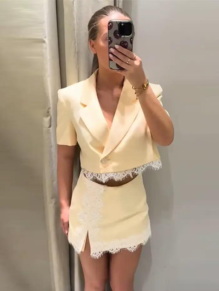 Nouveaux ensembles jupe et manteau pour femme, avec empiècements en dentelle, col à revers, manches courtes, patte de boutonnage latérale, manteaux courts et jupes mini évasées, tenues chic pour le bu