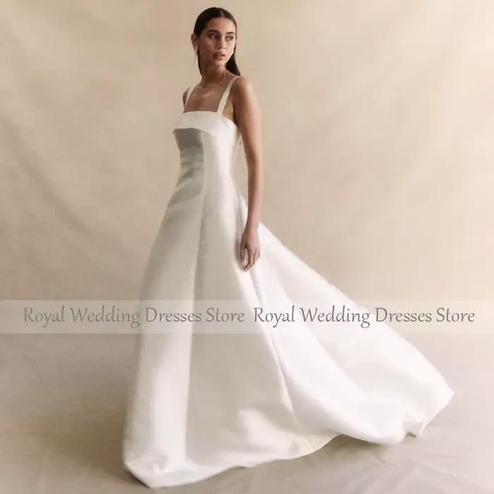 Robe de mariée simple en satin blanc
