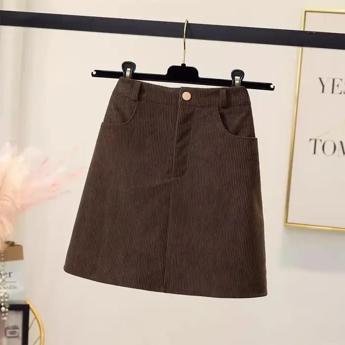 Mini jupe trapèze en velours côtelé noir
