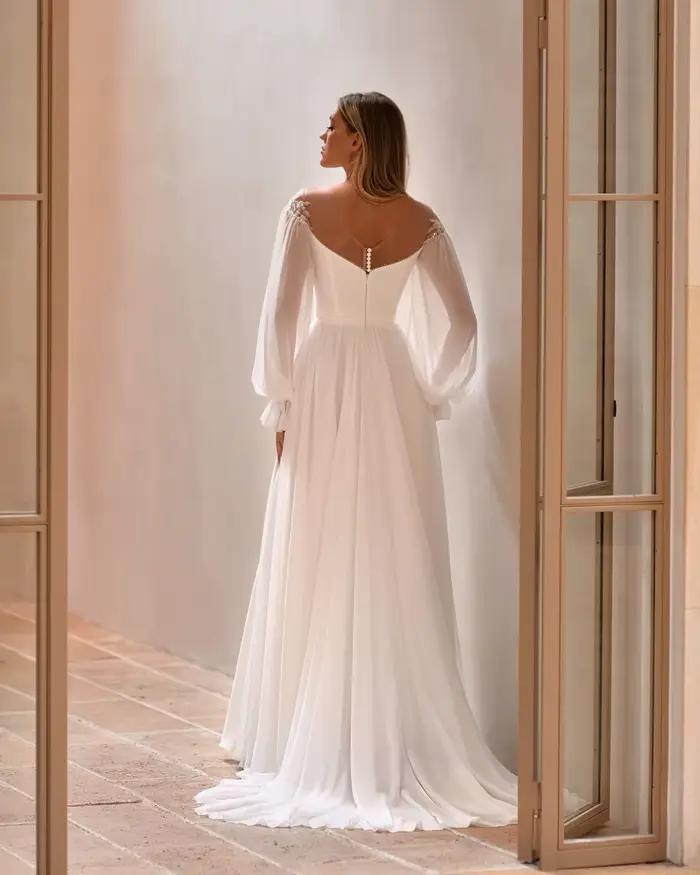 Robes de mariée personnalisées élégantes et simples à fente, manches longues, style bohème plage, robes de mariée coupe trapèze avec appliques en dentelle