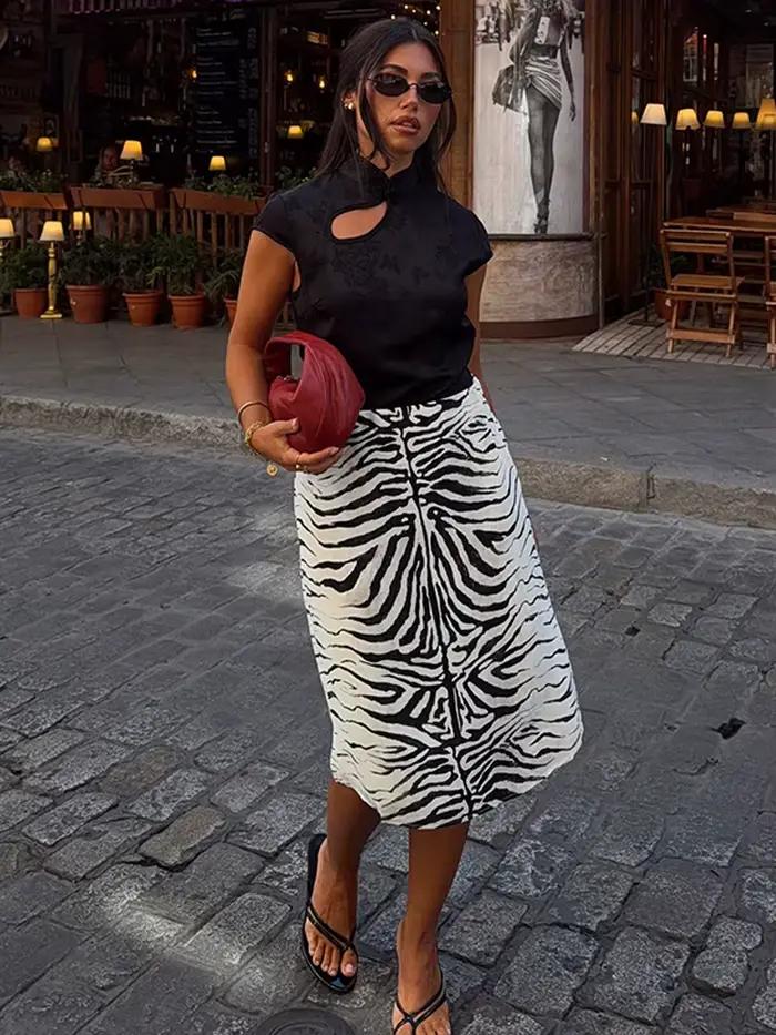 Jupe midi à taille haute à imprimé zèbre, devant plissé, coupe ajustée, été 2026, jupe chic mi-longue pour femme, jupe décontractée et chaleureuse.