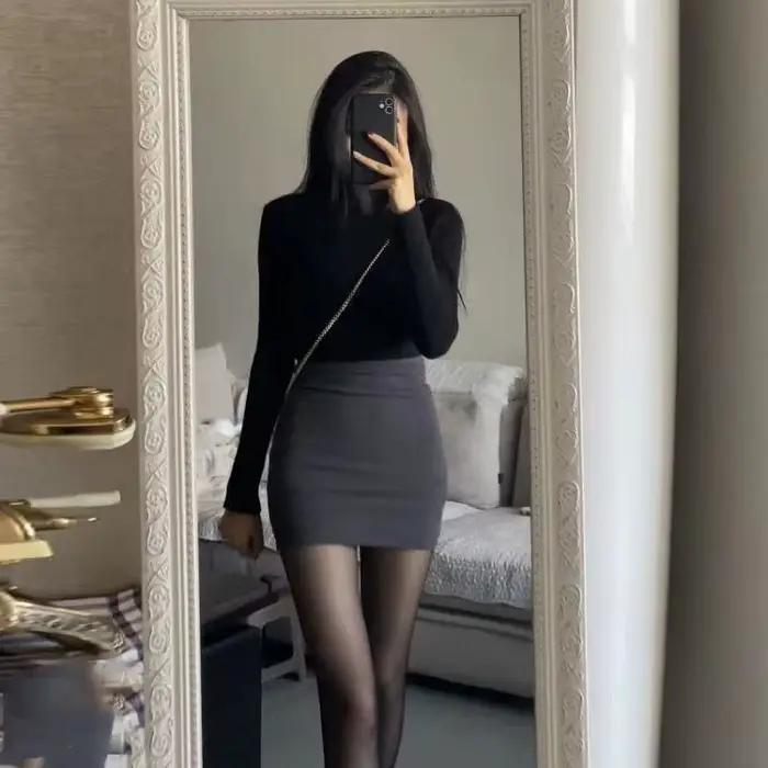 Mini jupe courte moulante noire pour femme