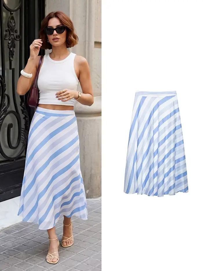 Jupe midi élégante et minimaliste en satin rayé bleu et blanc, taille haute diagonale, fluide et soyeuse, idéale pour l'été, le bureau ou les tenues décontractées.