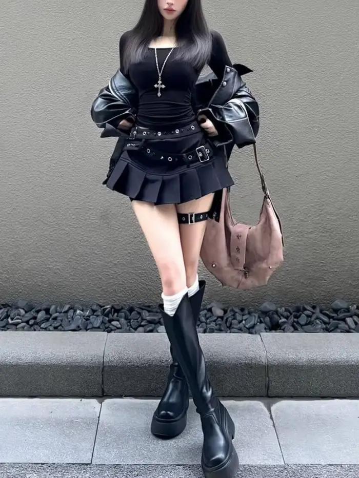 Mini jupe gothique noire à rivets pour femme