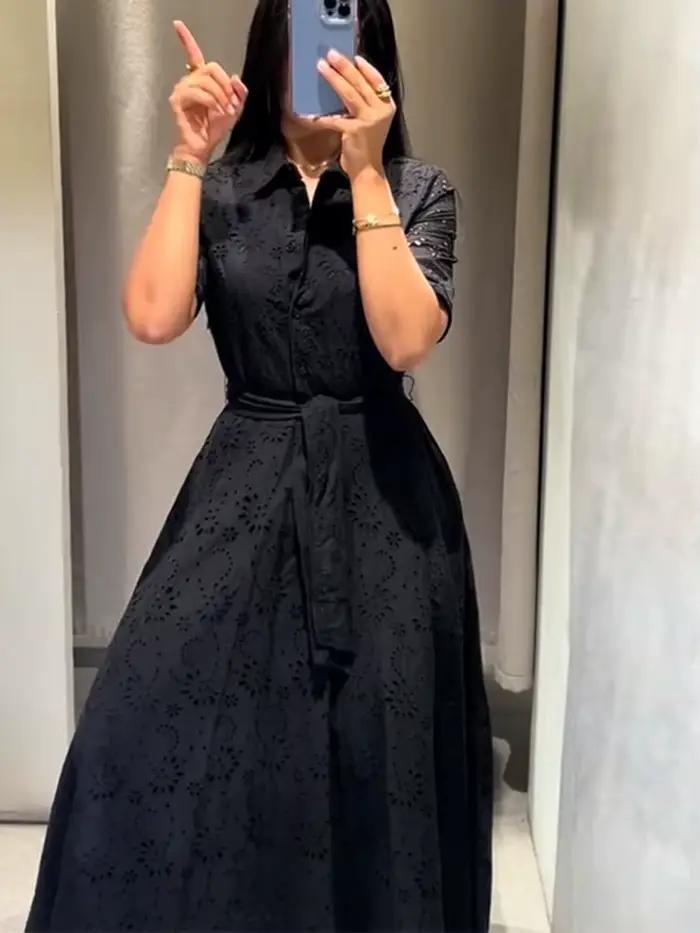 Robe longue élégante noire pour femme avec lacets, manches courtes, poches, ceinture et col rabattu – Collection été 2026 – Coupe ajustée