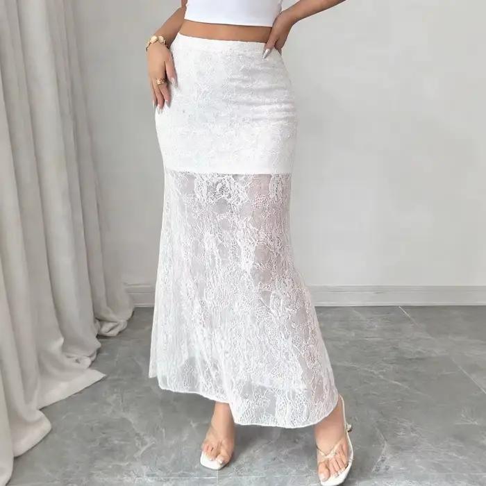 Jupe mi-longue en dentelle transparente coupe ajustée