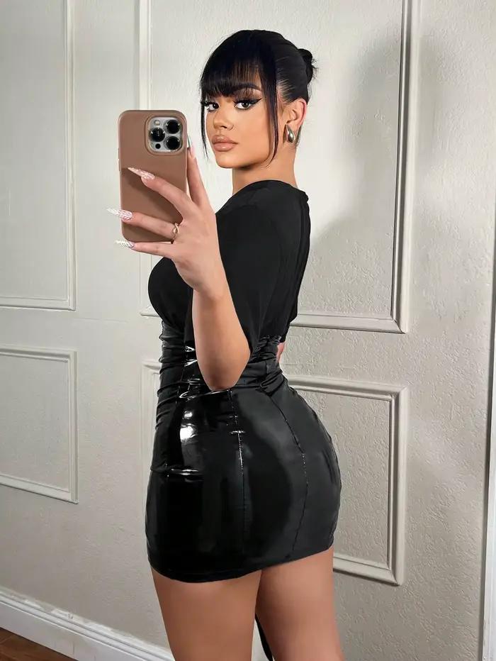 Mini jupe en cuir noir haute brillance