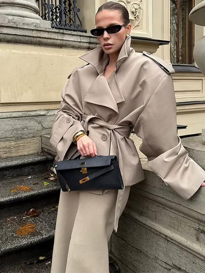 Trench court à lacets pour femmes