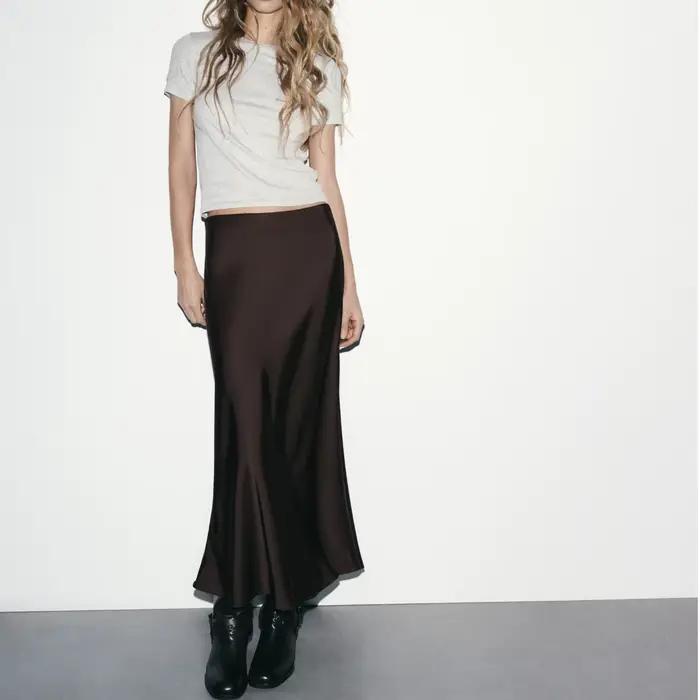 Jupe midi en satin couleur chocolat