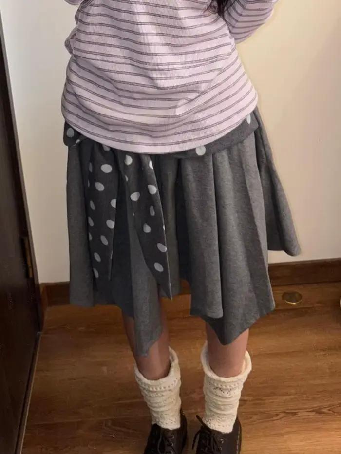 Jupe irrégulière à pois asymétrique gris foncé avec décoration tridimensionnelle