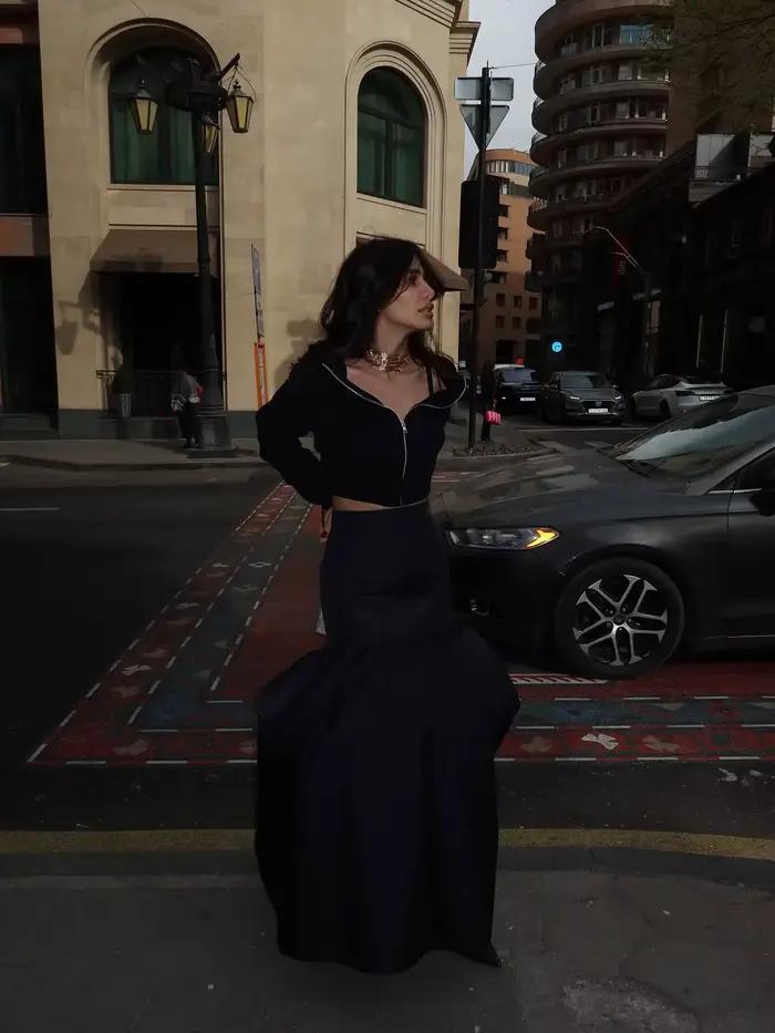 Jupe sirène noire en satin pour femme
