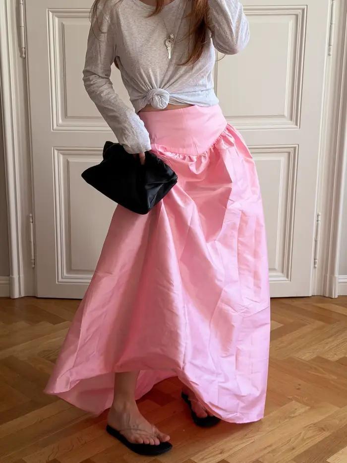 Jupe longue élégante en satin rose vif