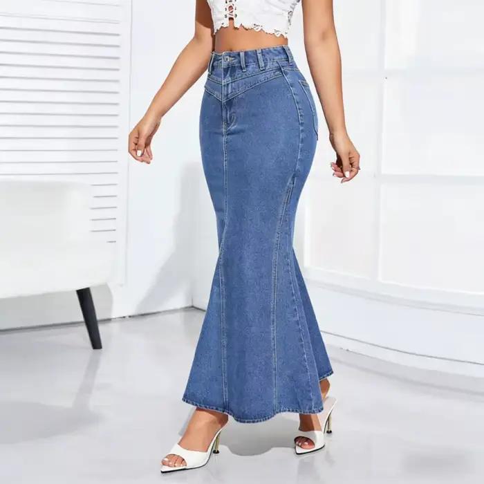 Jupe longue en denim bleu à volants