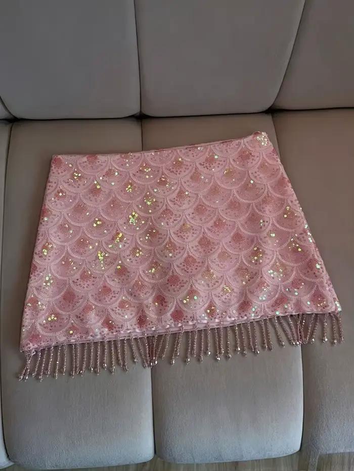 Mini-jupe sexy à sequins pour femme, coupe ajustée, ourlet à franges, taille haute, style bodycon, nouvelle collection été 2026, tenue de plage brillante pour les vacances