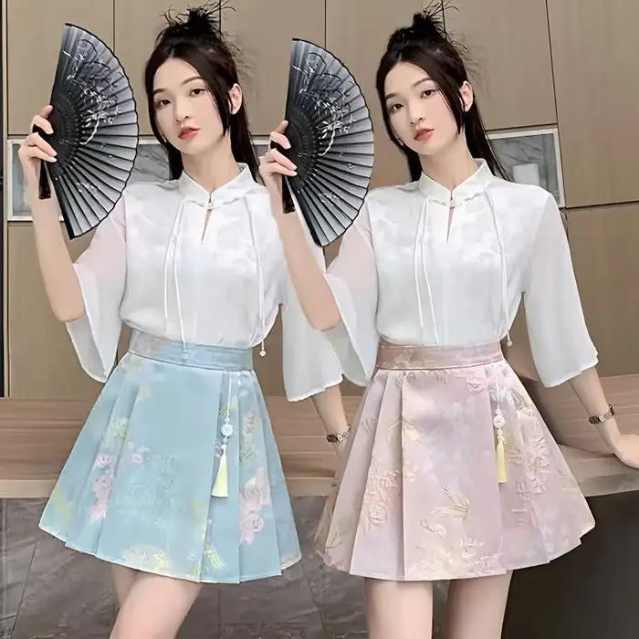 Jupe plissée taille haute en satin jacquard style chinois