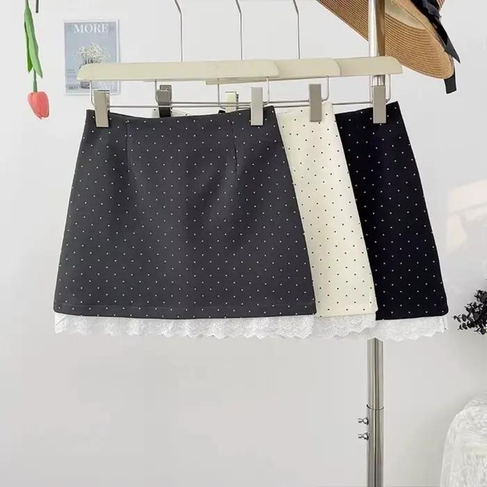 Mini-jupe élégante à taille haute à pois
