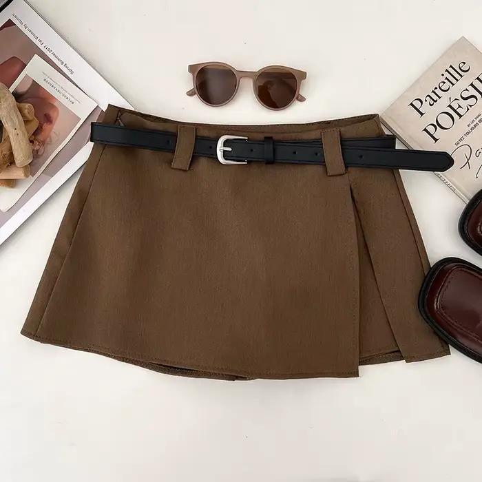 Mini-jupe taille basse avec fente latérale