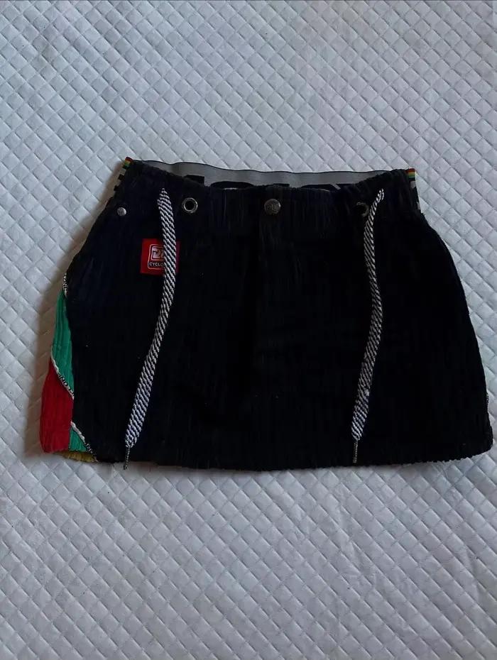 Jupe courte en velours côtelé noir pour femme