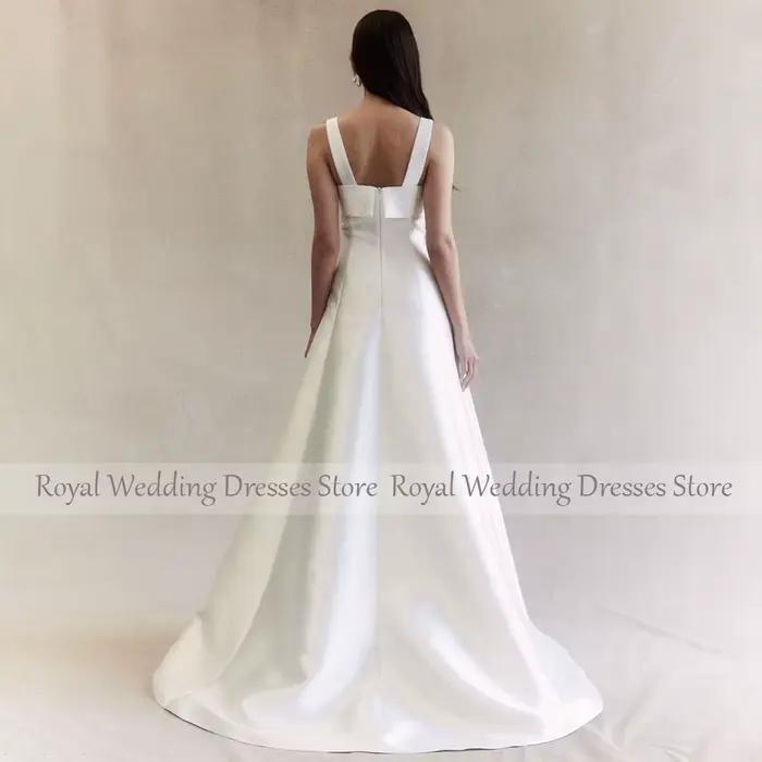 Robe de mariée simple en satin blanc