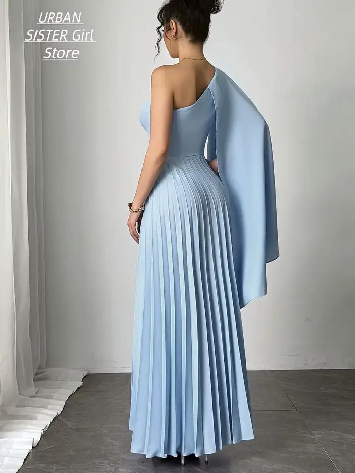 Robe longue, bleu clair, avec cape asymétrique, taille haute, plissée, longueur ras du sol, style élégant et minimaliste de luxe léger, idéale pour les mariages, les demoiselles d'honneur, les invités