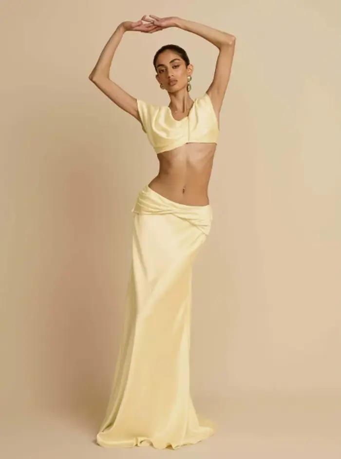 Ensembles de mode décontractés en satin couleur unie : hauts courts asymétriques et jupes longues taille haute pour femme, tenue de vacances